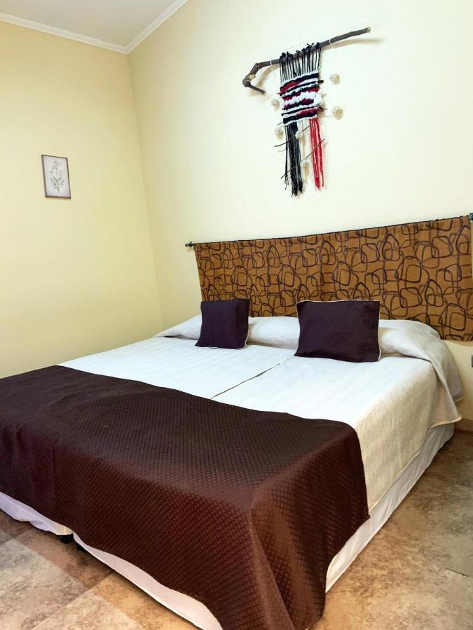 Juku Hostal كالاما المظهر الخارجي الصورة