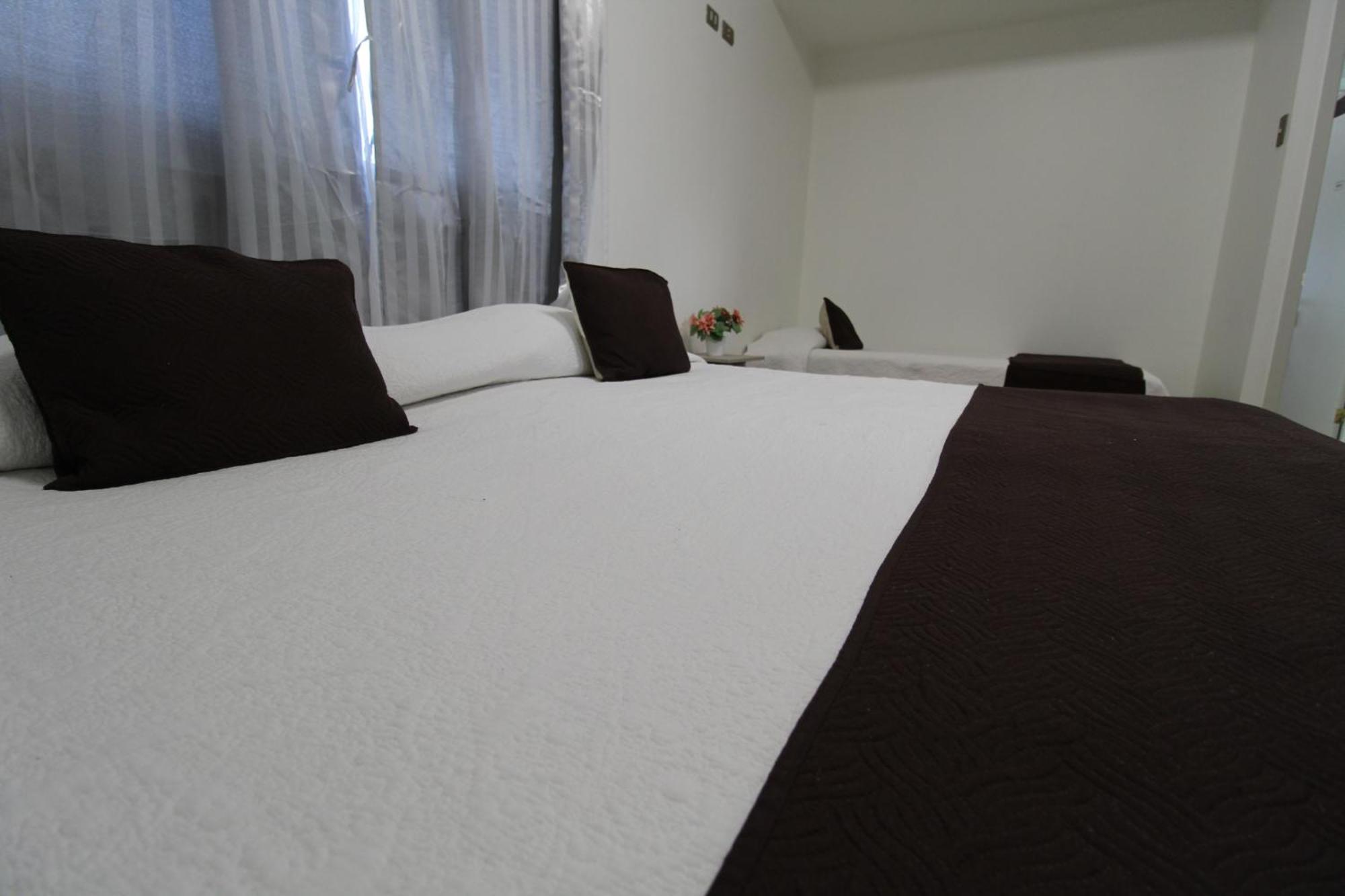 Juku Hostal كالاما المظهر الخارجي الصورة