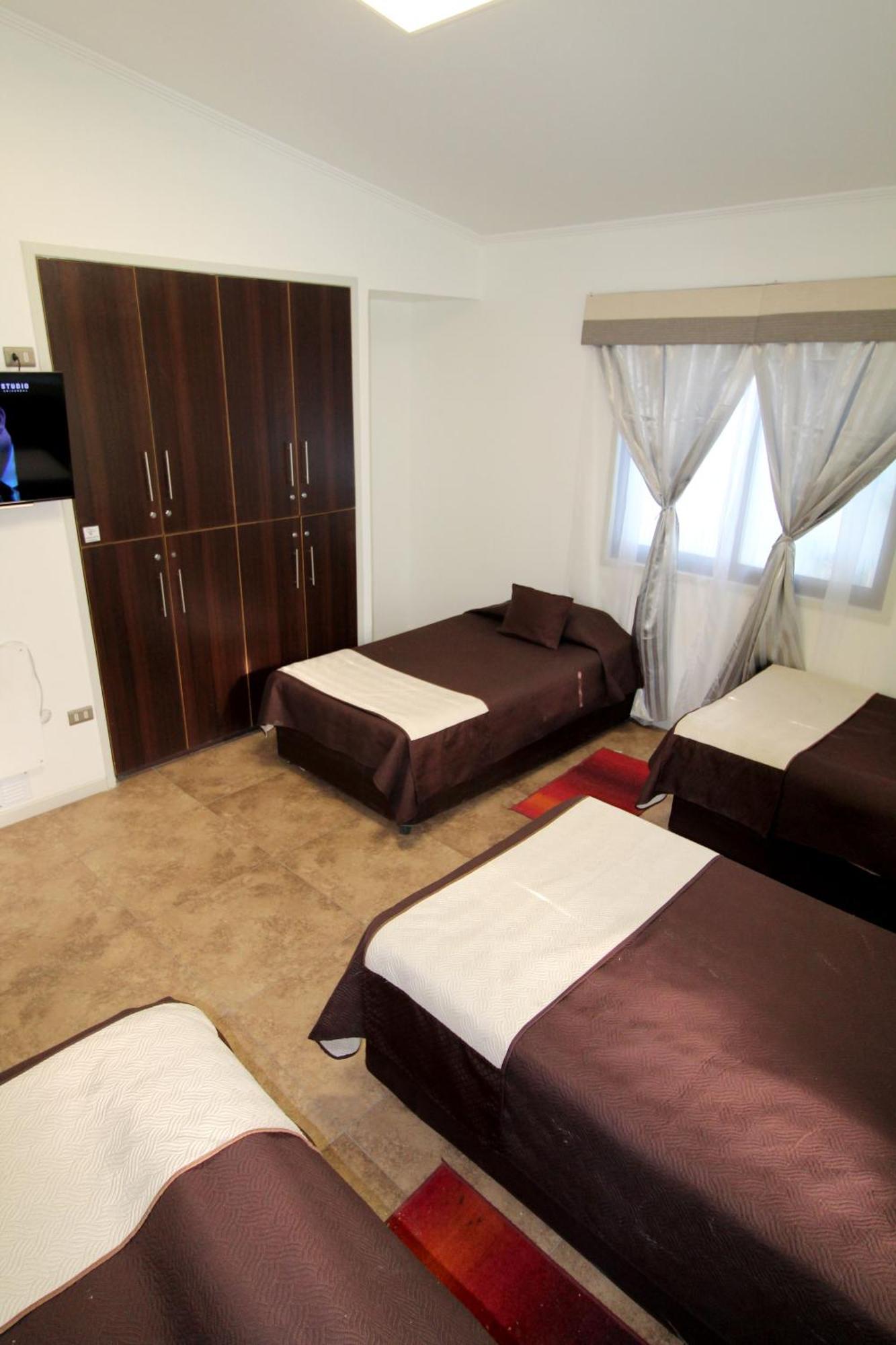 Juku Hostal كالاما المظهر الخارجي الصورة
